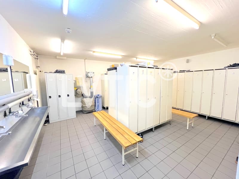 Capannone industriale 2800 m2 con uffici - Autostrada 2 minuti - Bevaix (NE) (9)