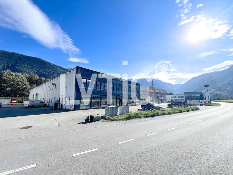 Industrial hall, showroom, offices of 2000 m2 for rent in Martigny (2)