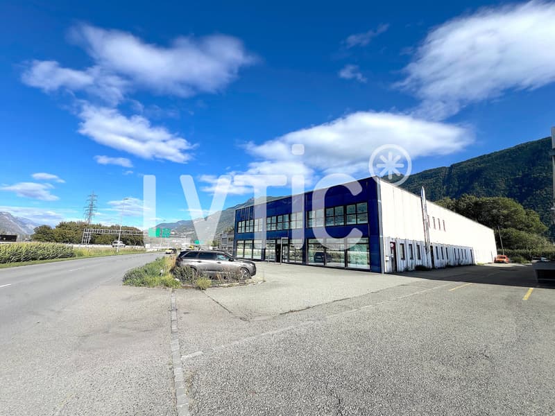 Industrial hall, showroom, offices of 2000 m2 for rent in Martigny (1)