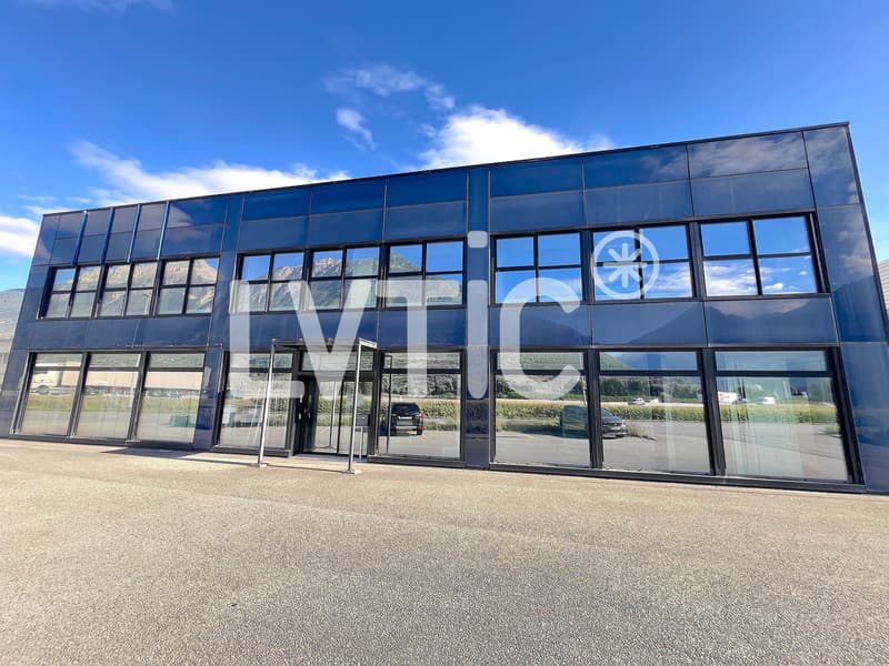 Industrial hall, showroom, offices of 2000 m2 for rent in Martigny (3)