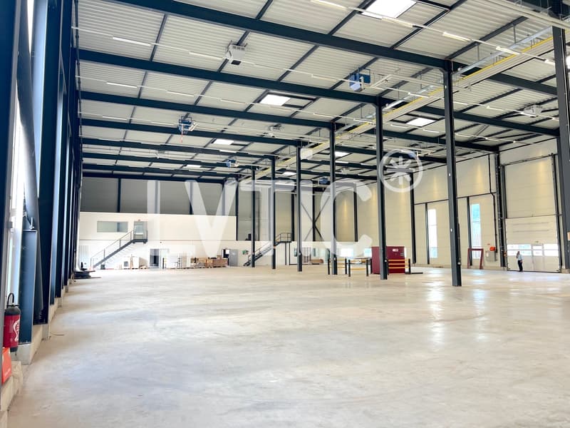 Industrial hall, 1080 m2 office space for rent near Sion - Vétroz (1)