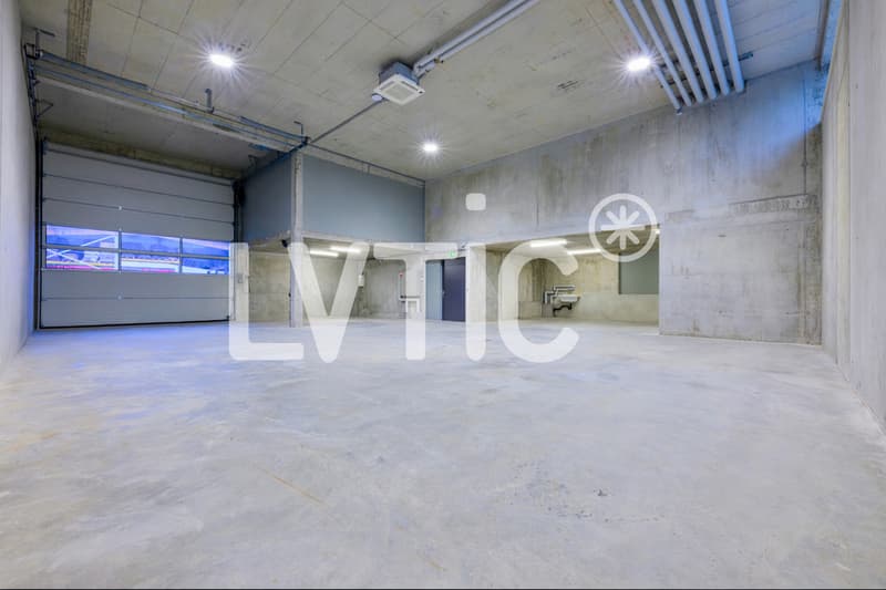 Atelier, dépôt, showroom de 200 m2 à louer à Martigny (1)