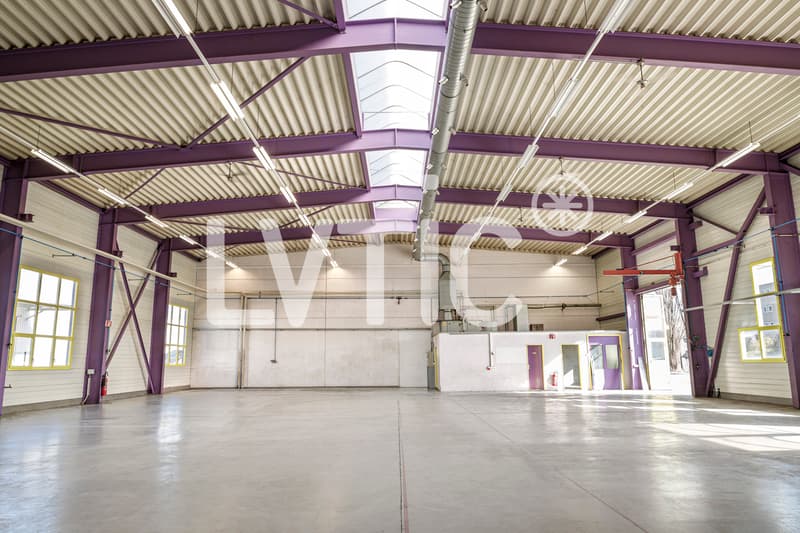 Laboratorio, deposito, uffici di 636 m2 in affitto a Romont (2)