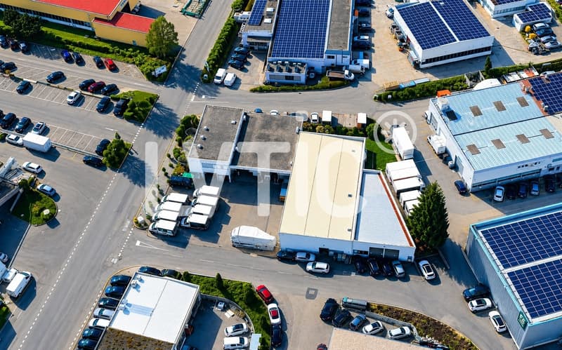 Industrial building of 1100 m2 for sale in Villars-Sainte-Croix (1)