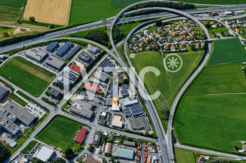 Industrial building of 1100 m2 for sale in Villars-Sainte-Croix (4)