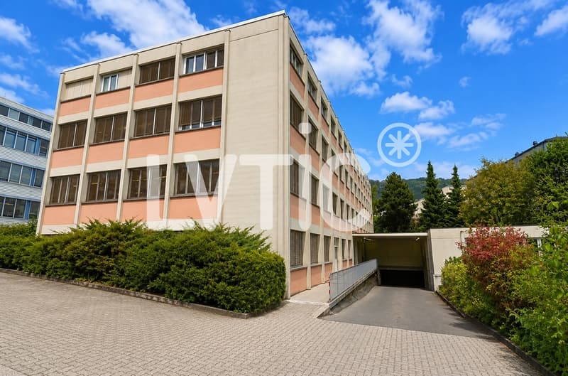 Atelier, laboratoire de 842 m2 à louer au Mont-sur-Lausanne (1)