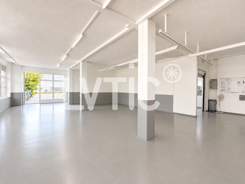 Showroom, dépôt, bureaux de 700 m2 divisibles à louer à Bussigny (2)
