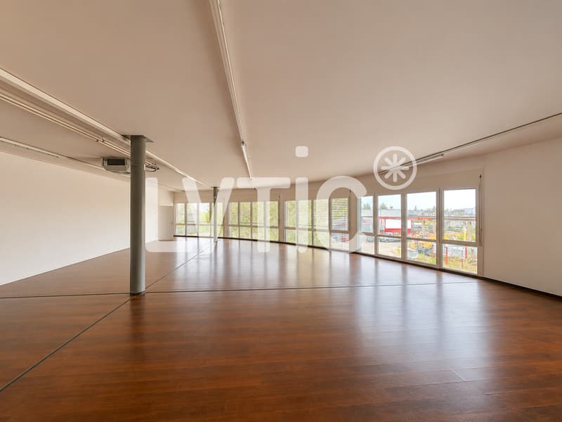 Bureaux, locaux, atelier de 336 m2 à louer à Villeneuve (1)