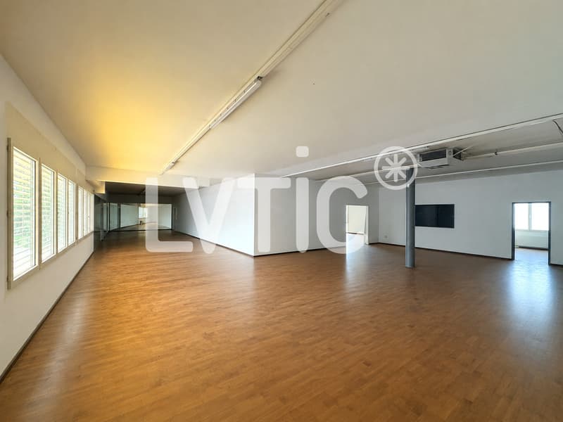 Bureaux, locaux, atelier de 336 m2 à louer à Villeneuve (2)
