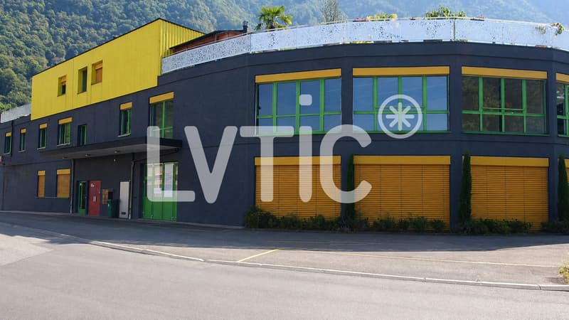 Bureaux, locaux, atelier de 336 m2 à louer à Villeneuve (7)