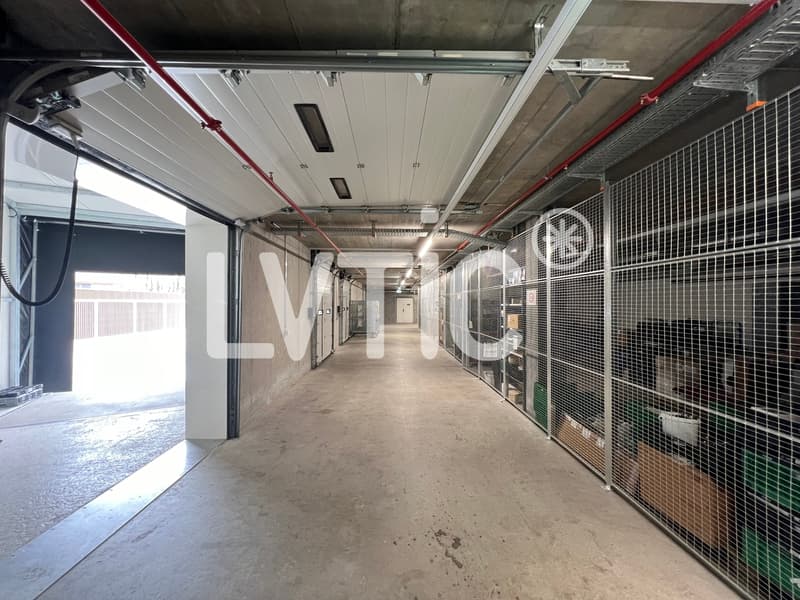 Dépôt, atelier, laboratoire de 800 m2 à louer à Bussigny (6)