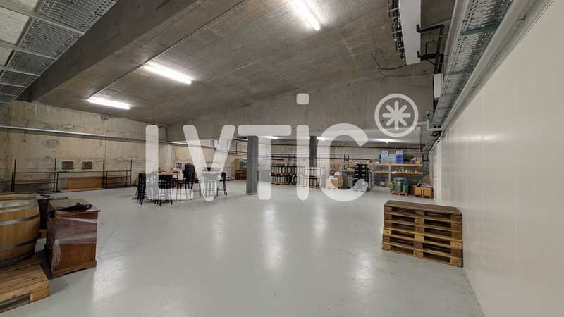 Dépôt, atelier, laboratoire de 800 m2 à louer à Bussigny (3)