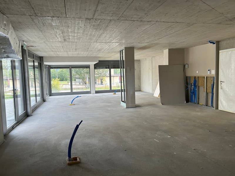 Commercial space two steps from the new Day train station (2)