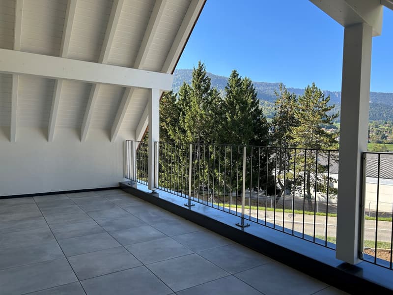 Balcony with tiled floor, metal railings, and a view of the mountains