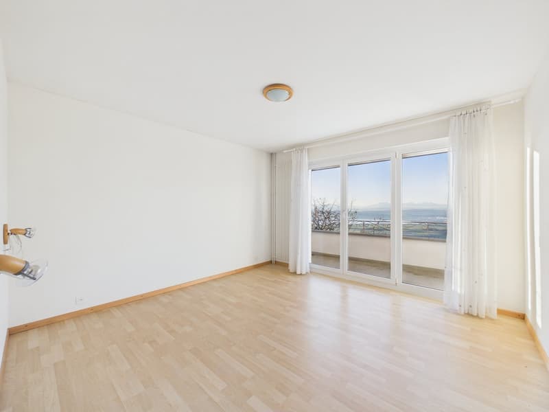 Geräumige 3,5-Zimmer-Villa mit atemberaubendem Blick in Villars-Burquin (12)
