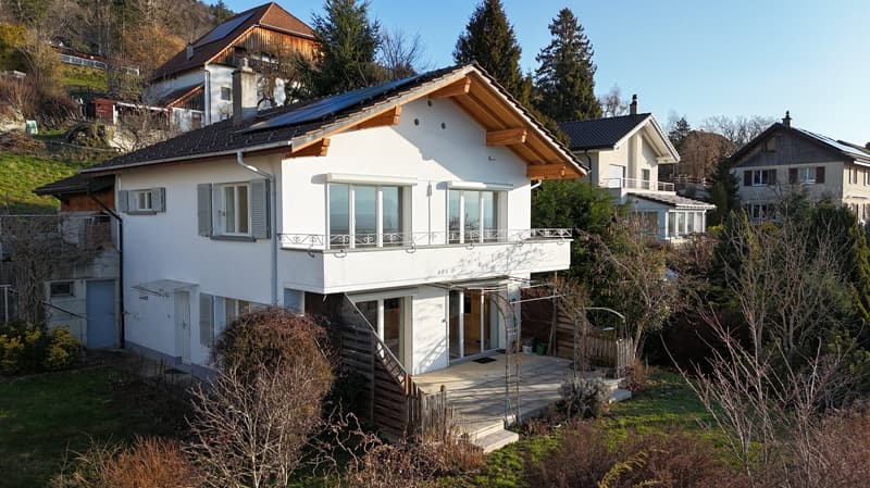 Geräumige 3,5-Zimmer-Villa mit atemberaubendem Blick in Villars-Burquin (1)