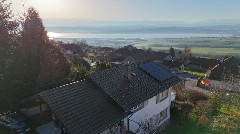 Geräumige 3,5-Zimmer-Villa mit atemberaubendem Blick in Villars-Burquin (2)