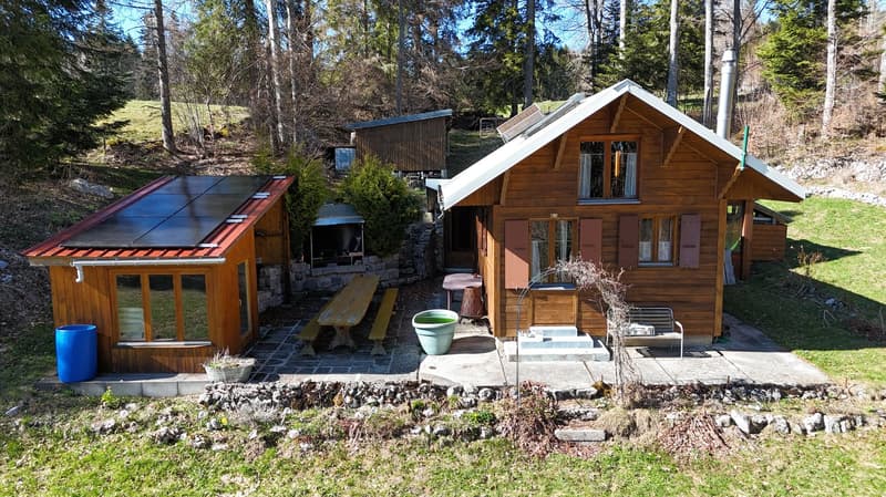 Sehr seltenes Objekt - Bergchalet mit Komfort in der Jura-Kette (2)
