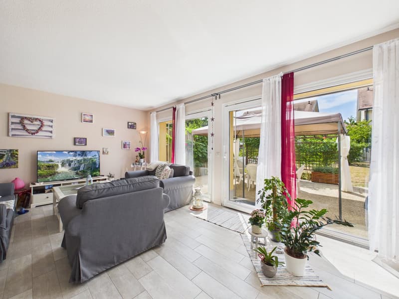 Family villa with 6.5 rooms, garden and two terraces in Echallens (2)