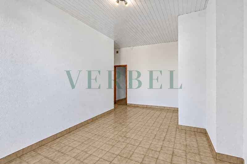 Magasin avec bureau au coeur du village (8)