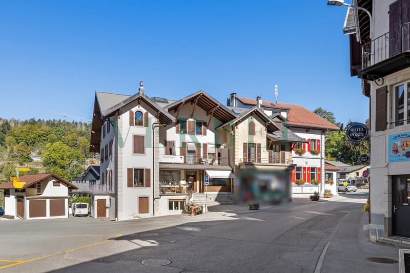 Magasin avec bureau au coeur du village (3)