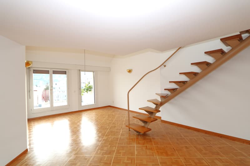 5-room attic apartment with mezzanine and terrace in Thônex (2)