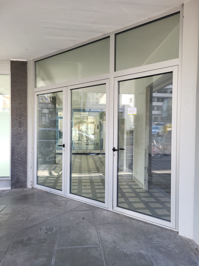 Arcade of about 127 m2 in Eaux-Vives (2)
