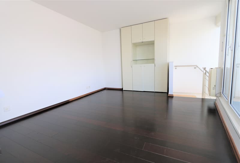 Duplex-Dachgeschoß-Wohnung mit 4,5 Zimmern, Balkon und Dachterrasse in Acacias (9)