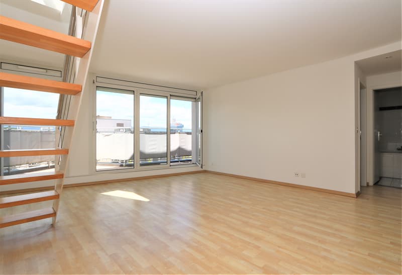 Duplex-Dachgeschoß-Wohnung mit 4,5 Zimmern, Balkon und Dachterrasse in Acacias (5)