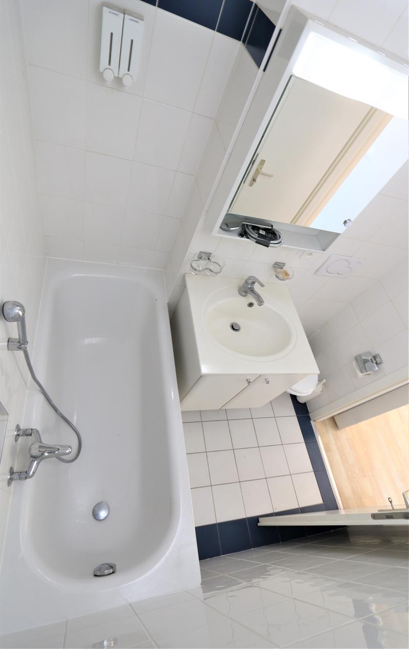 Duplex-Dachgeschoß-Wohnung mit 4,5 Zimmern, Balkon und Dachterrasse in Acacias (10)