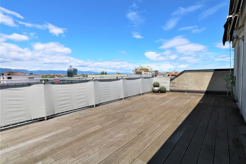 Duplex-Dachgeschoß-Wohnung mit 4,5 Zimmern, Balkon und Dachterrasse in Acacias (11)