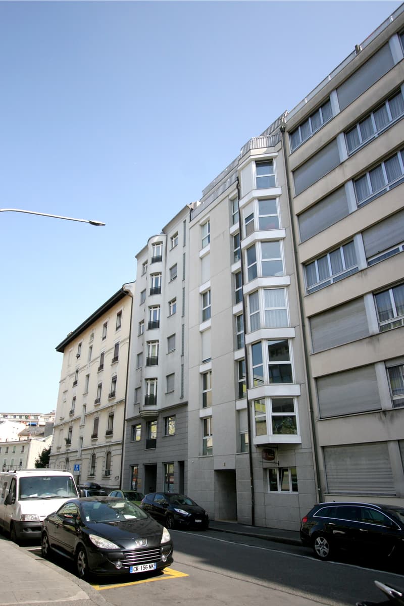 Duplex-Dachgeschoß-Wohnung mit 4,5 Zimmern, Balkon und Dachterrasse in Acacias (1)