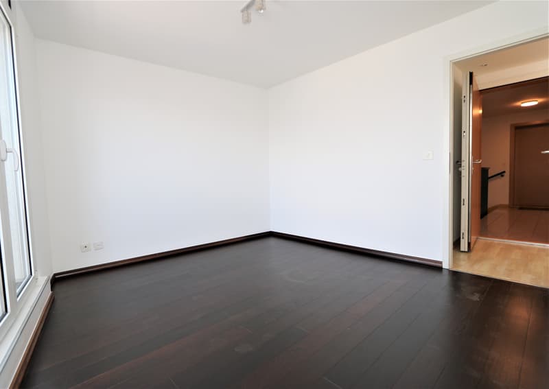 Duplex-Dachgeschoß-Wohnung mit 4,5 Zimmern, Balkon und Dachterrasse in Acacias (8)