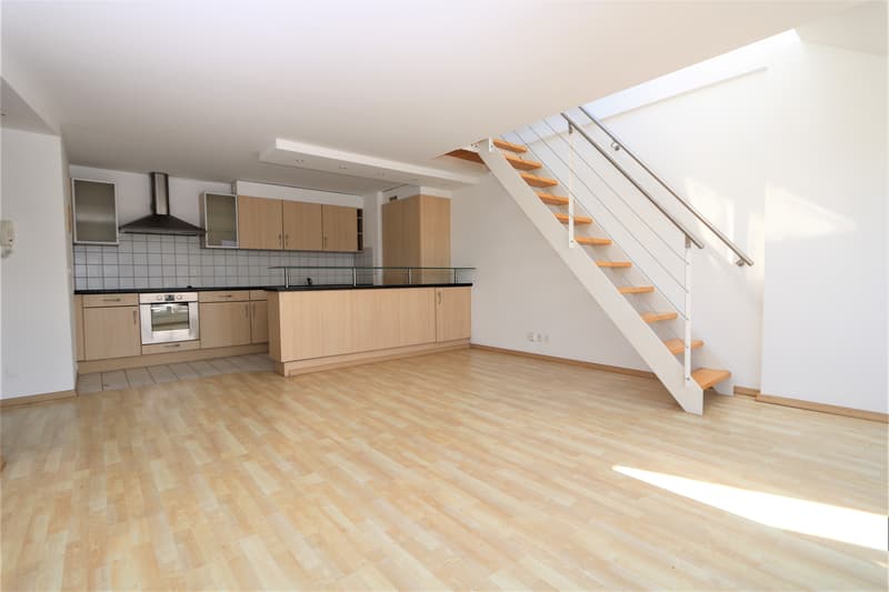 Duplex-Dachgeschoß-Wohnung mit 4,5 Zimmern, Balkon und Dachterrasse in Acacias (4)
