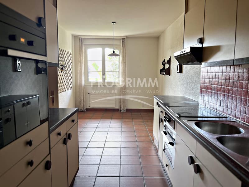 Nouveau - A rénover - Appartement de 5 pièces/145m2 avec grand balcon 8m2 - Cave + parking en sous-sol (2)