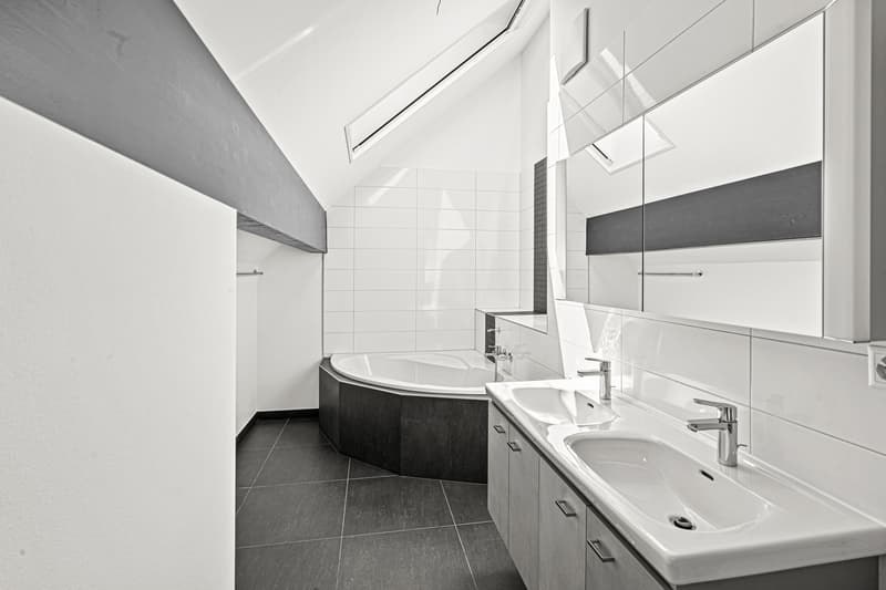 Appartamento di prestigio rinnovato con vista spettacolare sul lago! (9)
