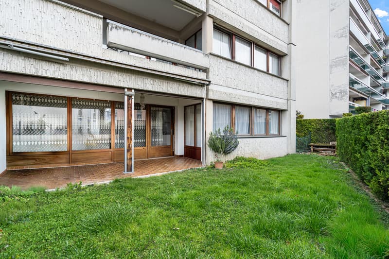 Bright apartment with private garden in the center of Aigle (2)
