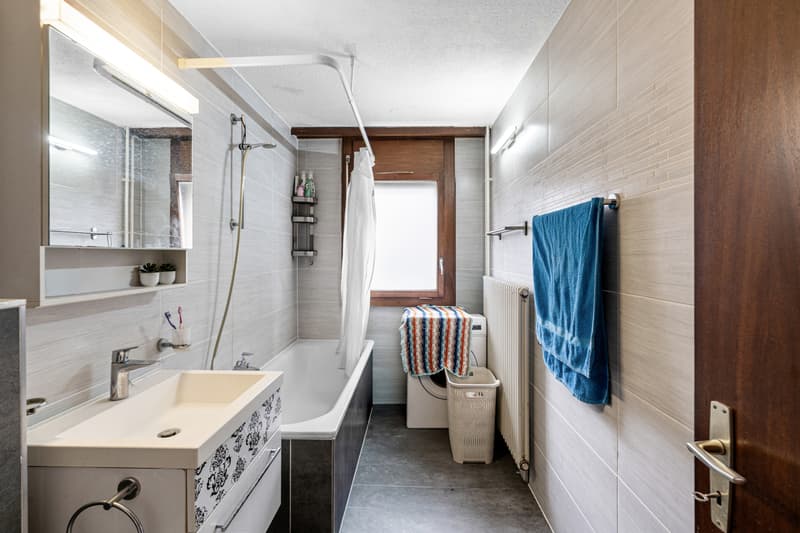 Bright apartment with private garden in the center of Aigle (9)