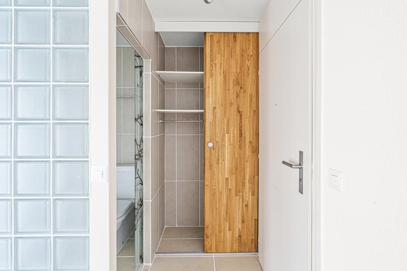 Renovated studio Sunny balcony Unobstructed view (8)