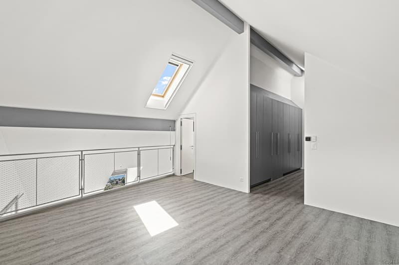 Appartement de prestige rénové avec vue spectaculaire sur le lac ! (8)