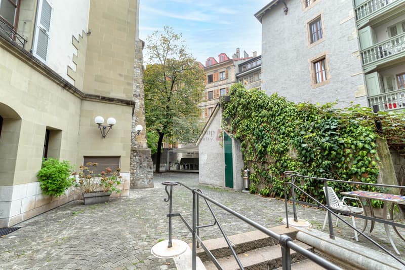 Exclusivité - Attique au coeur de la Vieille-Ville (1)