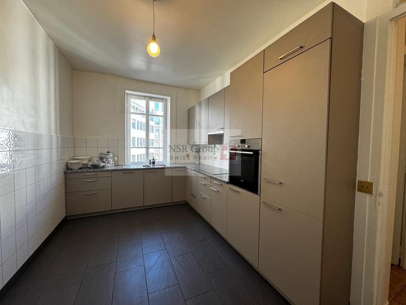 À LOUER ? SUPERBE APPARTEMENT DE 5 PIÈCES AU BOULEVARD HELVÉTIQUE (4)