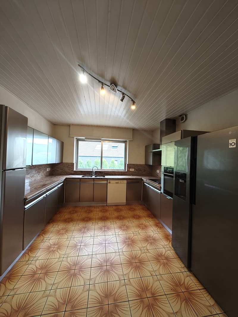Geräumiges Familienhaus mit 162 m² auf 12,23 Ar Land (5)