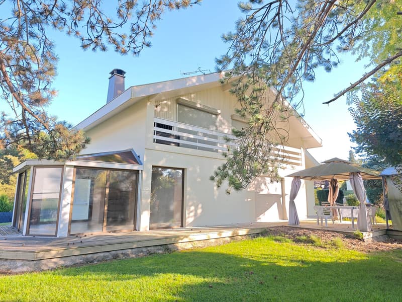 Geräumiges Familienhaus mit 162 m² auf 12,23 Ar Land (2)