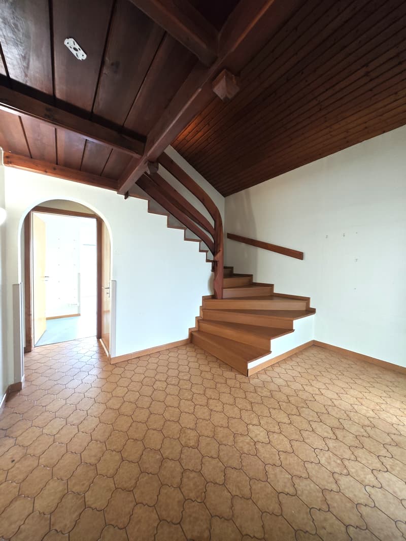 Geräumiges Familienhaus mit 162 m² auf 12,23 Ar Land (4)
