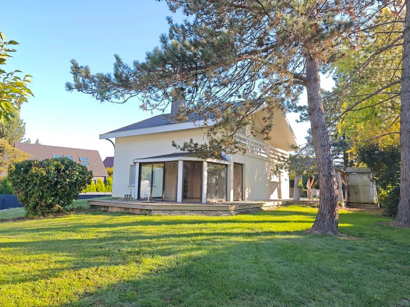 Geräumiges Familienhaus mit 162 m² auf 12,23 Ar Land (1)