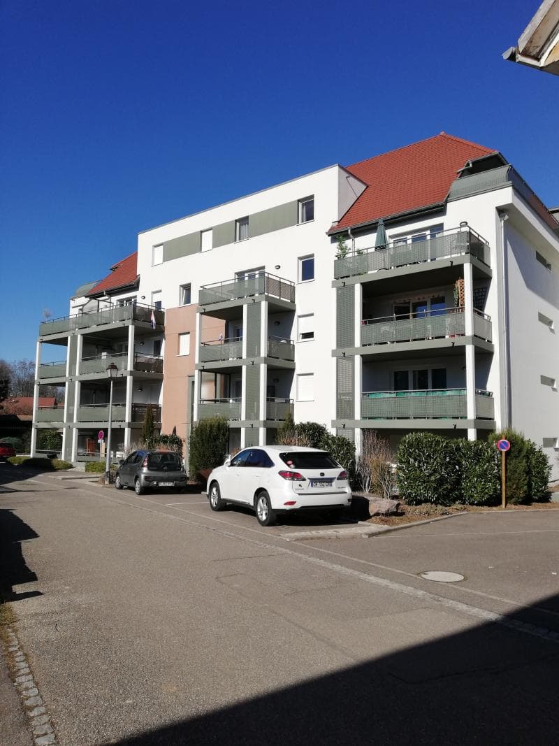 F3 of 58.88m² close to the village center (10)