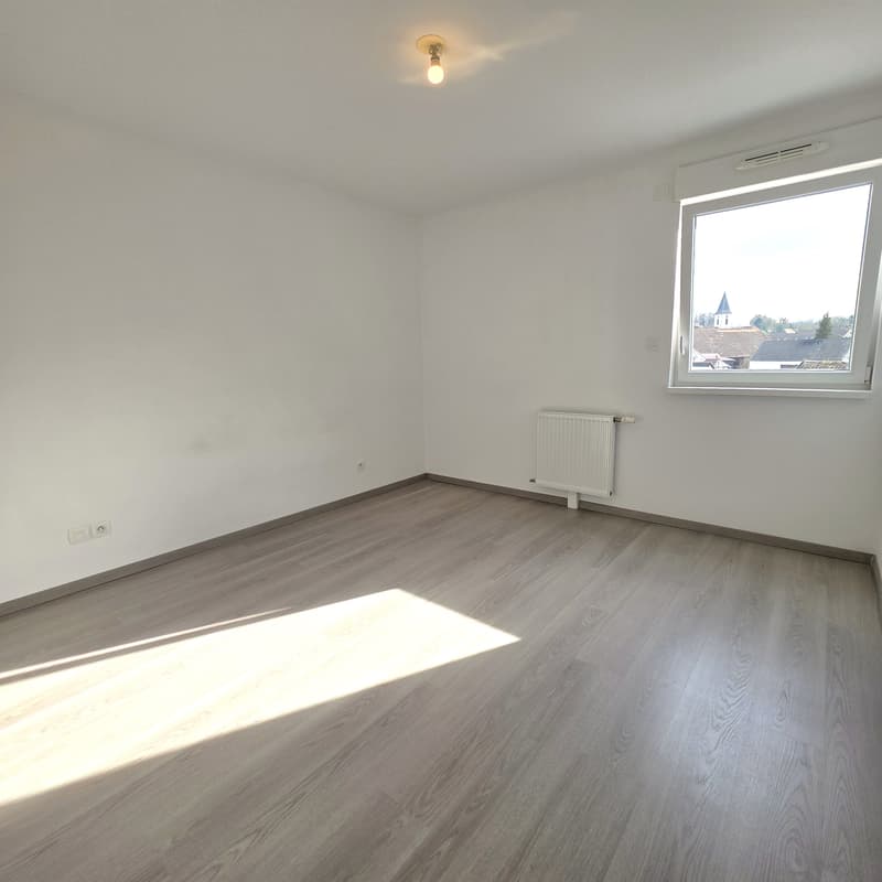 F3 of 58.88m² close to the village center (7)