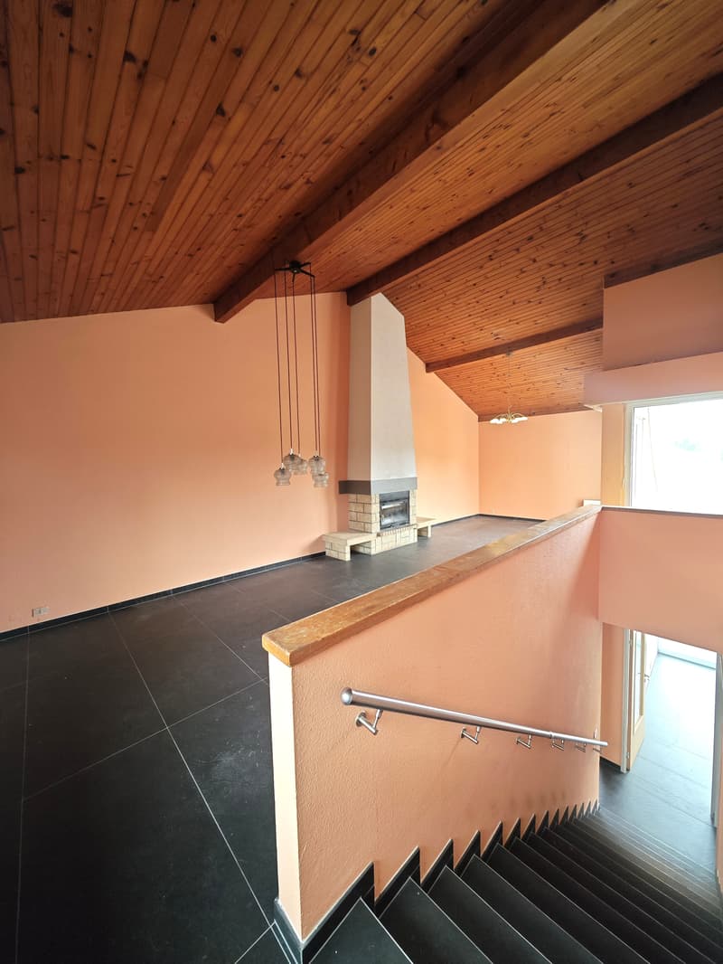 Maison mitoyenne à fort potentiel avec terrasse, jardin et garage (5)