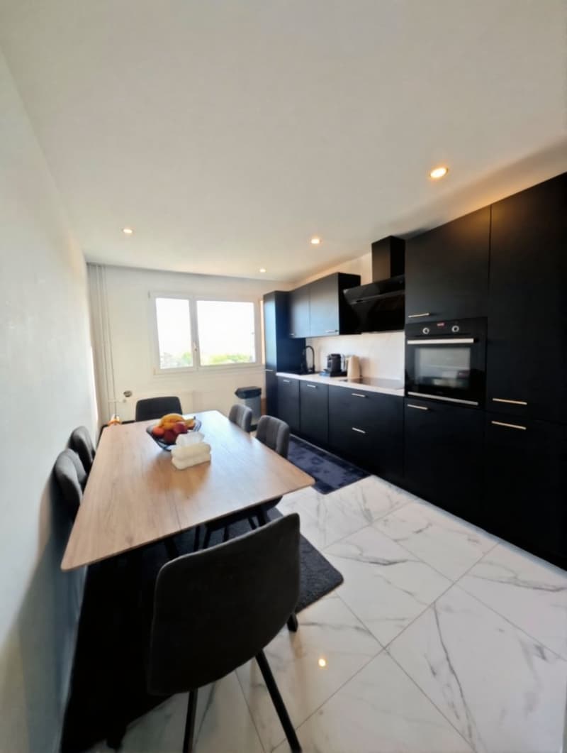 Guaranteed to charm: 3-room apartment renovated with balcony close to the Swiss border (2)